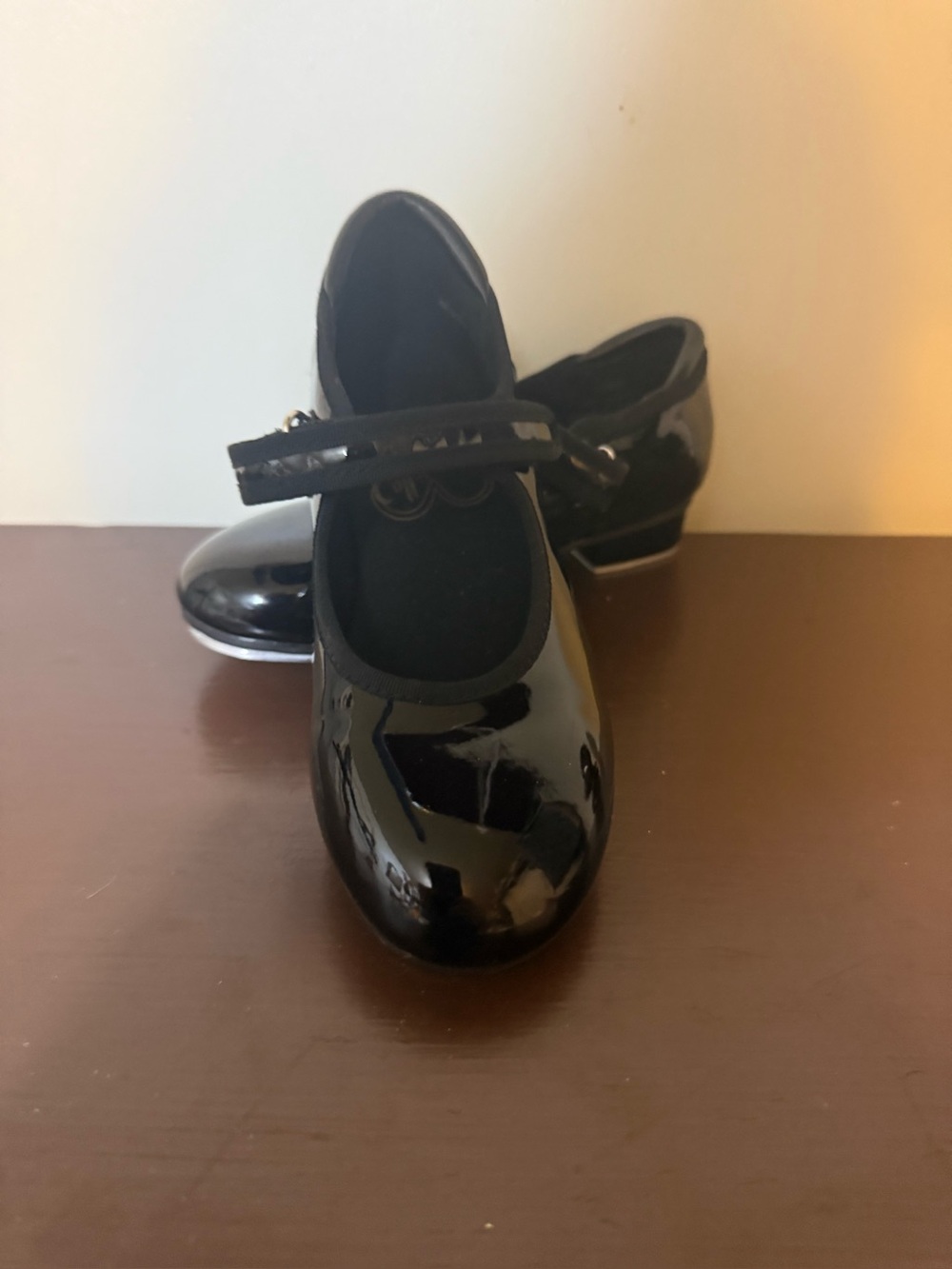 Stelle black toddler tap shoes with a Mary Jane style and velcro strap. Size 12